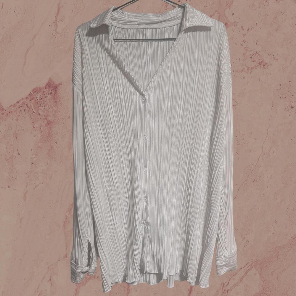 Oversized Shimmer White Plissé Pleated Button-Down Blouse – Relaxed Fit